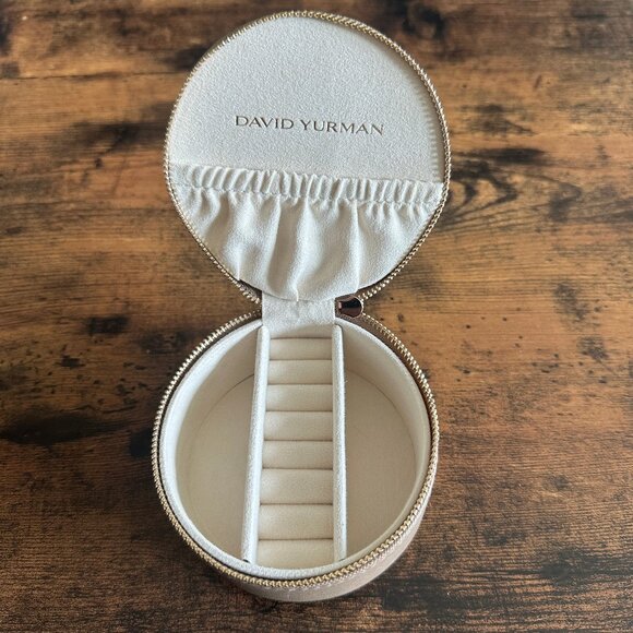 NEW David Yurman Tan Leather Round Jewelry Organizer RARE - Picture 1 of 6